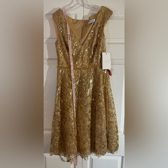 Mac Duggal Women's Sequined V Neck Cap Sleeve Dress Style #68012 - Picture 3 of 8